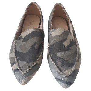 Sugar Women Fabric Camoflauge Shoe Size 6M Pointed Toe Slip On Flats